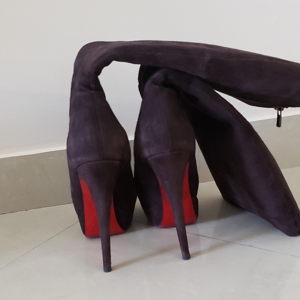 100% suede gorgeous boots